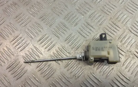Skoda Octavia Mk1 (1U) Central locking motor 1M0959781A