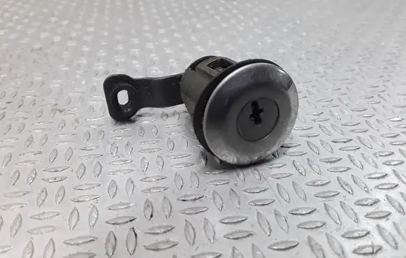 Peugeot Partner Front door lock (next to the handle) 