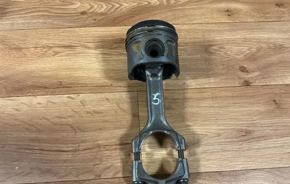 Opel Insignia A Piston with connecting rod 55574804