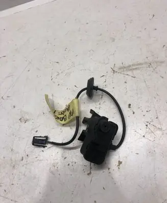 Volkswagen Golf VII Fuel tank cap lock 5c6810773