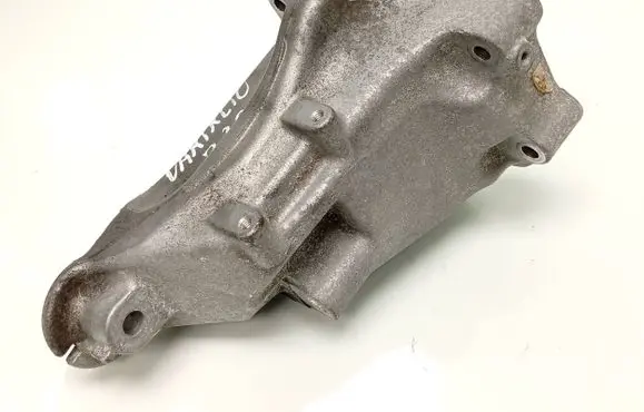 Mercedes-Benz C W205 Engine mounting bracket A6512234304
