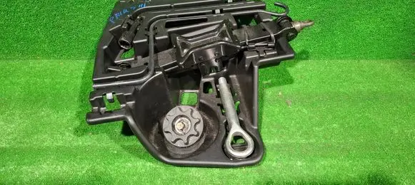 Toyota Prius (XW30) Tool set 6477747030
