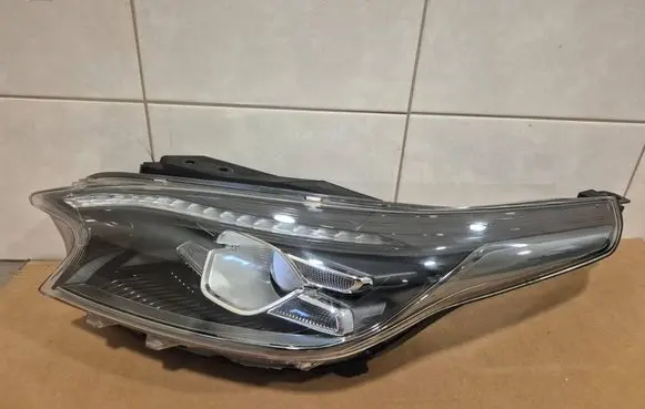 KIA Xceed Headlight/headlamp 92101J7310