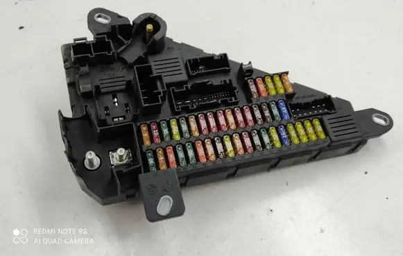 BMW 5 E60 E61 Fuse module 6906618