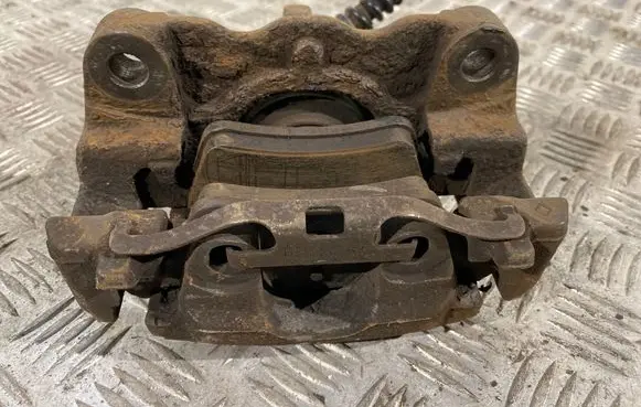 Volkswagen Touareg I Rear brake caliper 