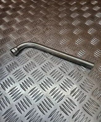 Volkswagen Touran I Wheel nut wrench 4D0012219A