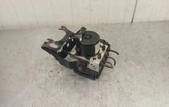 Suzuki Grand Vitara II ABS Pump 77K0