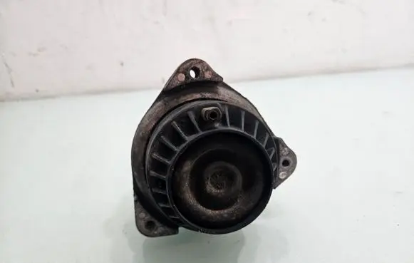 Engine mount bracket
