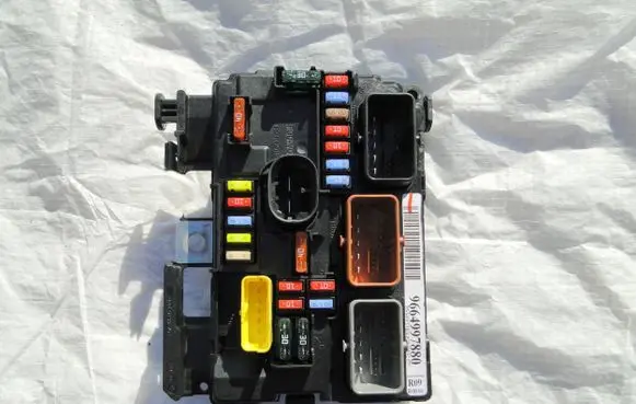 Citroen C2 Fuse module 9664997880