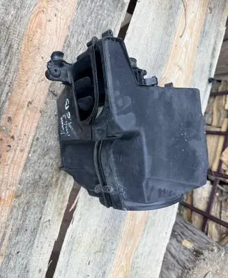 Ford Focus Air filter box cover 76894521 7M51-9600-AE