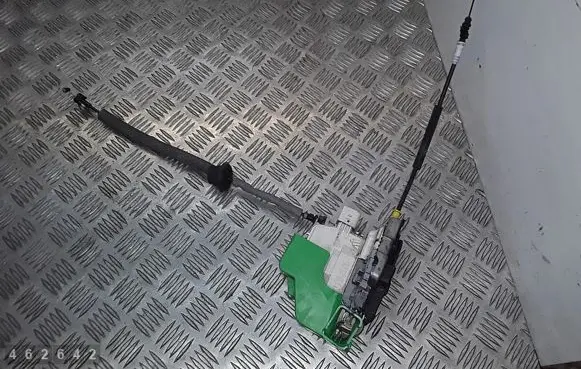 Audi A1 Front door lock M131461