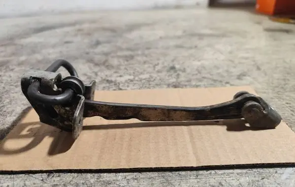 Opel Zafira A Front door check strap stopper 24434087