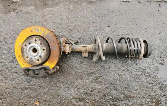 Suzuki Swift I Front wheel hub spindle knuckle
