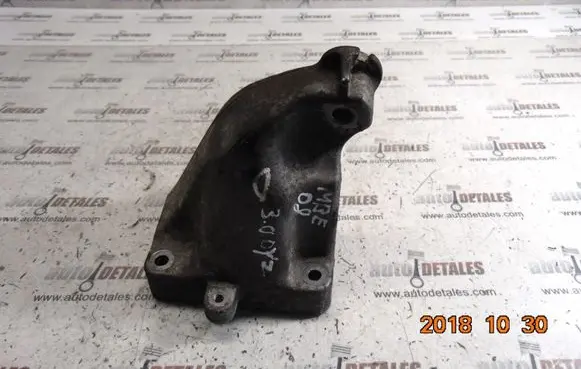 Mercedes-Benz E W211 Engine mounting bracket A6422230104