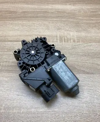 Volkswagen PASSAT B5 Rear door window regulator motor 114188113 0536001401