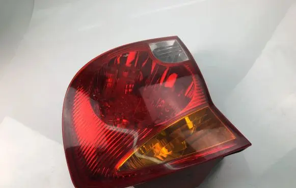 Hyundai Accent Tailgate rear/tail lights