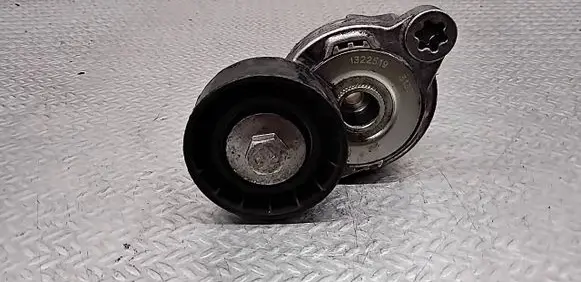 Volvo V60 Generator/alternator belt tensioner 31330379