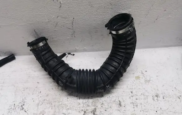 Renault Laguna III Air intake duct part