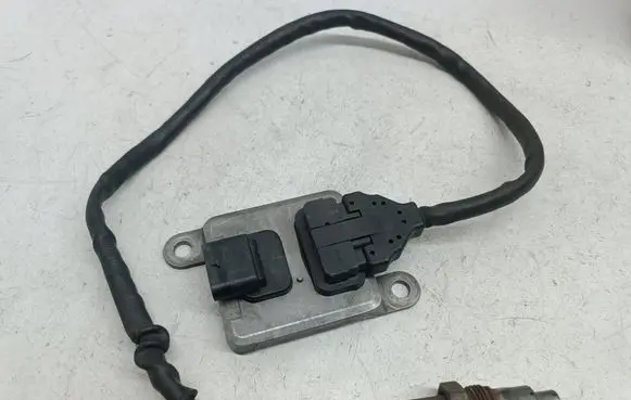 Mercedes-Benz E W212 Lambda probe sensor A0009057000 0009057000