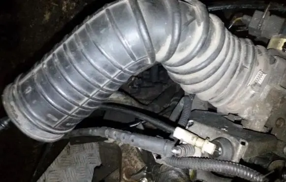 Mazda 121 SM Air intake hose/pipe 96MF9C623AE