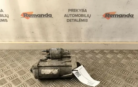 Opel Vivaro Starter motor 233000106R