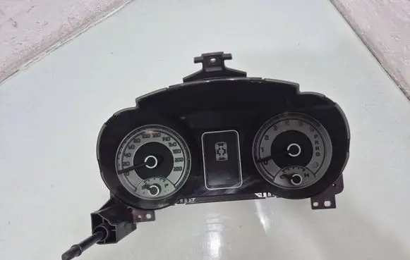 Mitsubishi Pajero Speedometer (instrument cluster) 8100A623