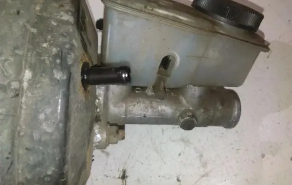 Master brake cylinder