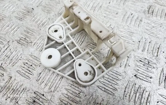 Headlight/headlamp mounting bracket