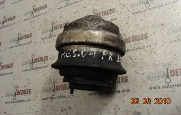 Mercedes-Benz S W220 Engine mount bracket A2202401717