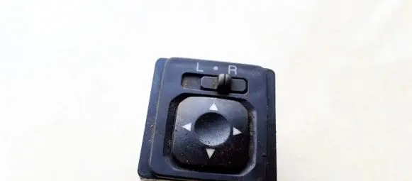 Mitsubishi Space Wagon Wing mirror switch MR190956 C8N-C09M