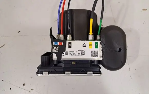 BMW X7 G07 Air suspension compressor/pump 5A70699 5A57843