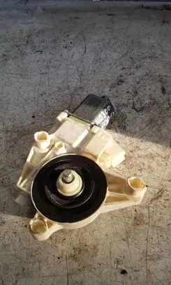 Mercedes-Benz E W212 Front door window regulator motor 2048200142