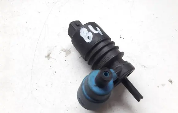 Volkswagen PASSAT B4 Windscreen/windshield washer pump