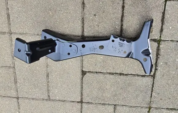 Audi A3 S3 8V Fender mounting bracket 8V0821136