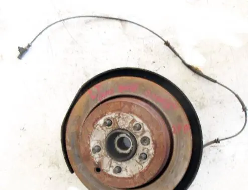 Land Rover Discovery 3 - LR3 Rear wheel hub spindle/knuckle 