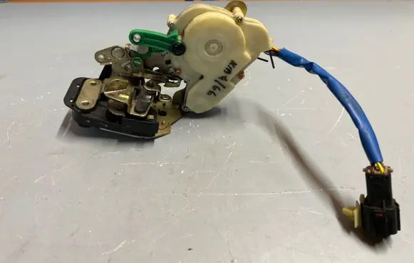 KIA Sorento Rear door lock