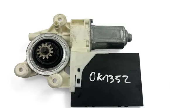Volvo V50 Electric window control switch 30797070AA