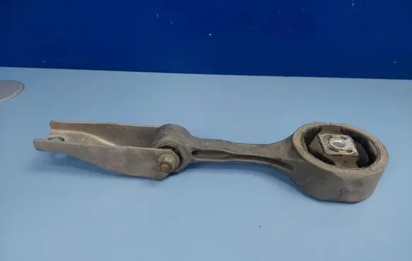 Skoda Fabia Mk1 (6Y) Engine mount bracket 6Q0199851AB