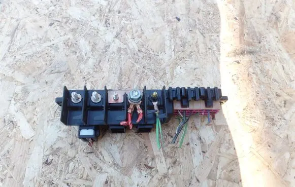 Audi A6 S6 C5 4B Relay mounting block 8L0941822A