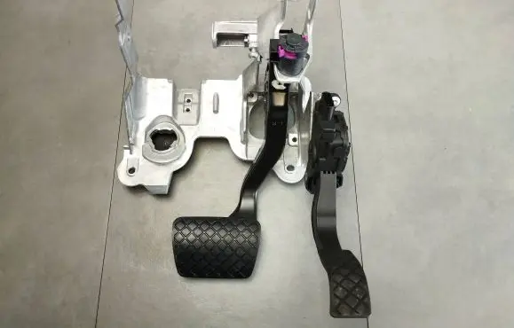 Audi A5 Sportback 8TA Pedal assembly 8K1721117