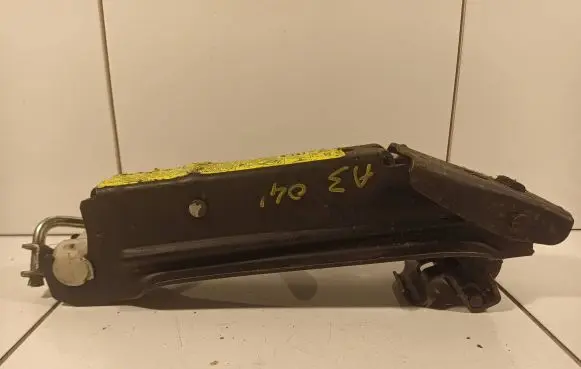 Audi A3 S3 8P Lift Jack 1K0011031C