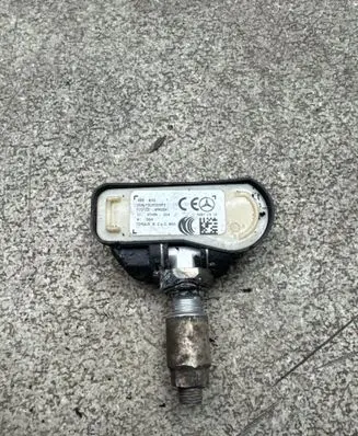 Mercedes-Benz ML W164 Tire pressure sensor a0009050030 2546a