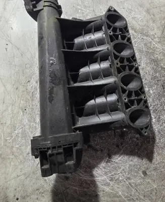 Mercedes-Benz Vito Viano W638 Intake manifold 611090