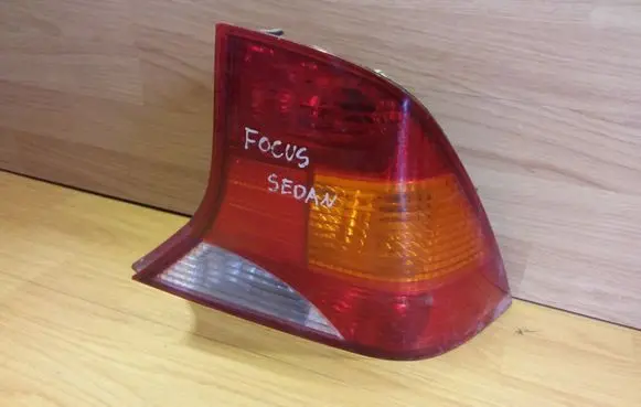 Ford Focus Rear/tail lights 1M5113404B