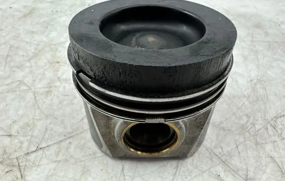 Volkswagen Golf VII Piston 0812A