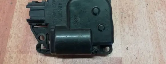 Chrysler 300 - 300C Air flap motor/actuator 8679001 M8679001