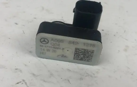Mercedes-Benz E AMG W212 Airbag deployment crash/impact sensor A0055421218 10171102213