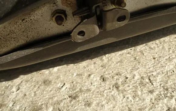 Toyota Avensis T220 Rear door check strap stopper