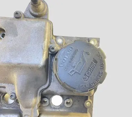 Volvo V70 Rocker cam cover 08692397