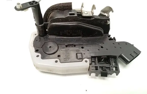 Nissan Leaf I (ZE0) Front door lock T8011420
